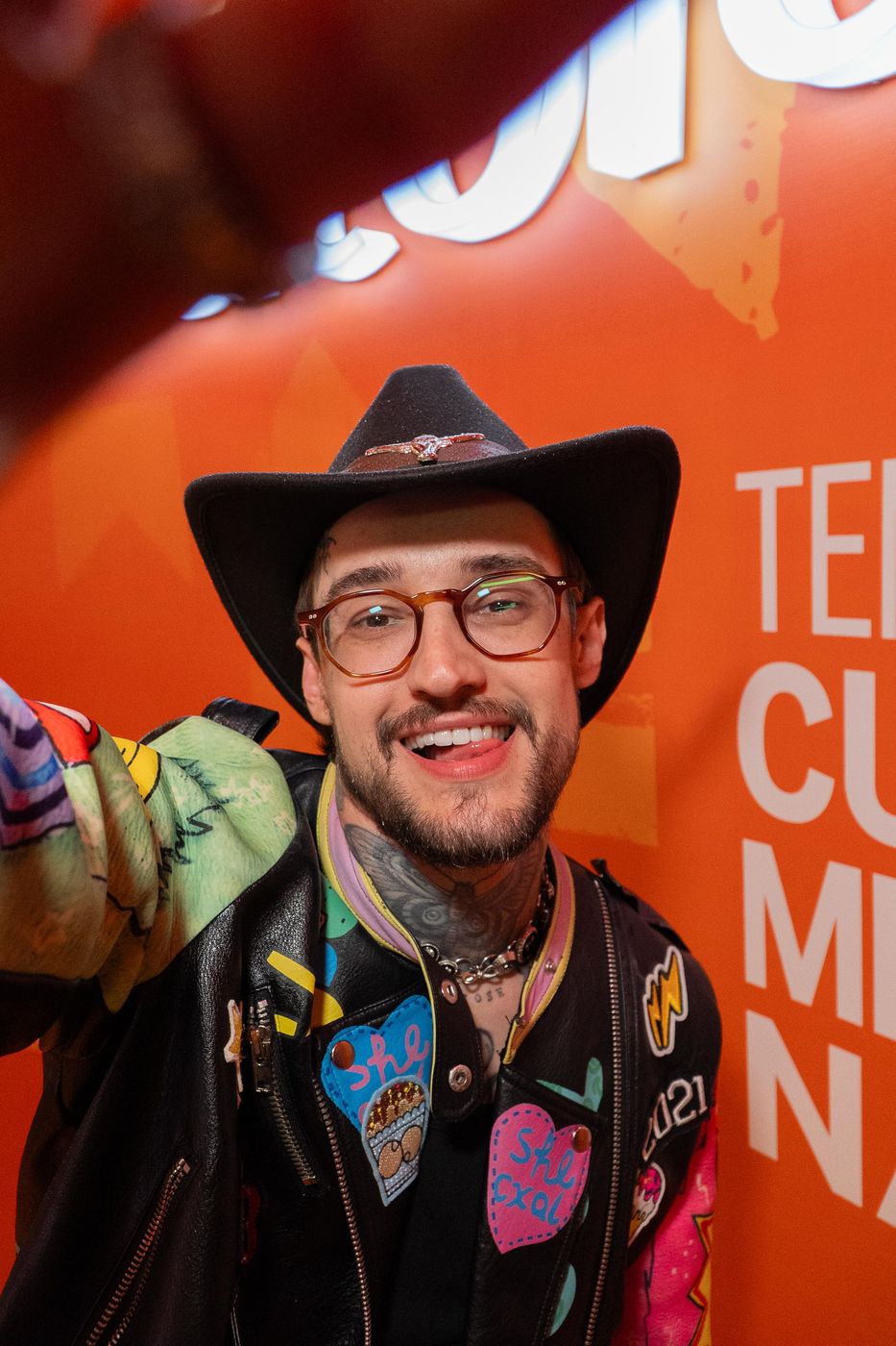 Rafa de chapéu de cowboy em evento
